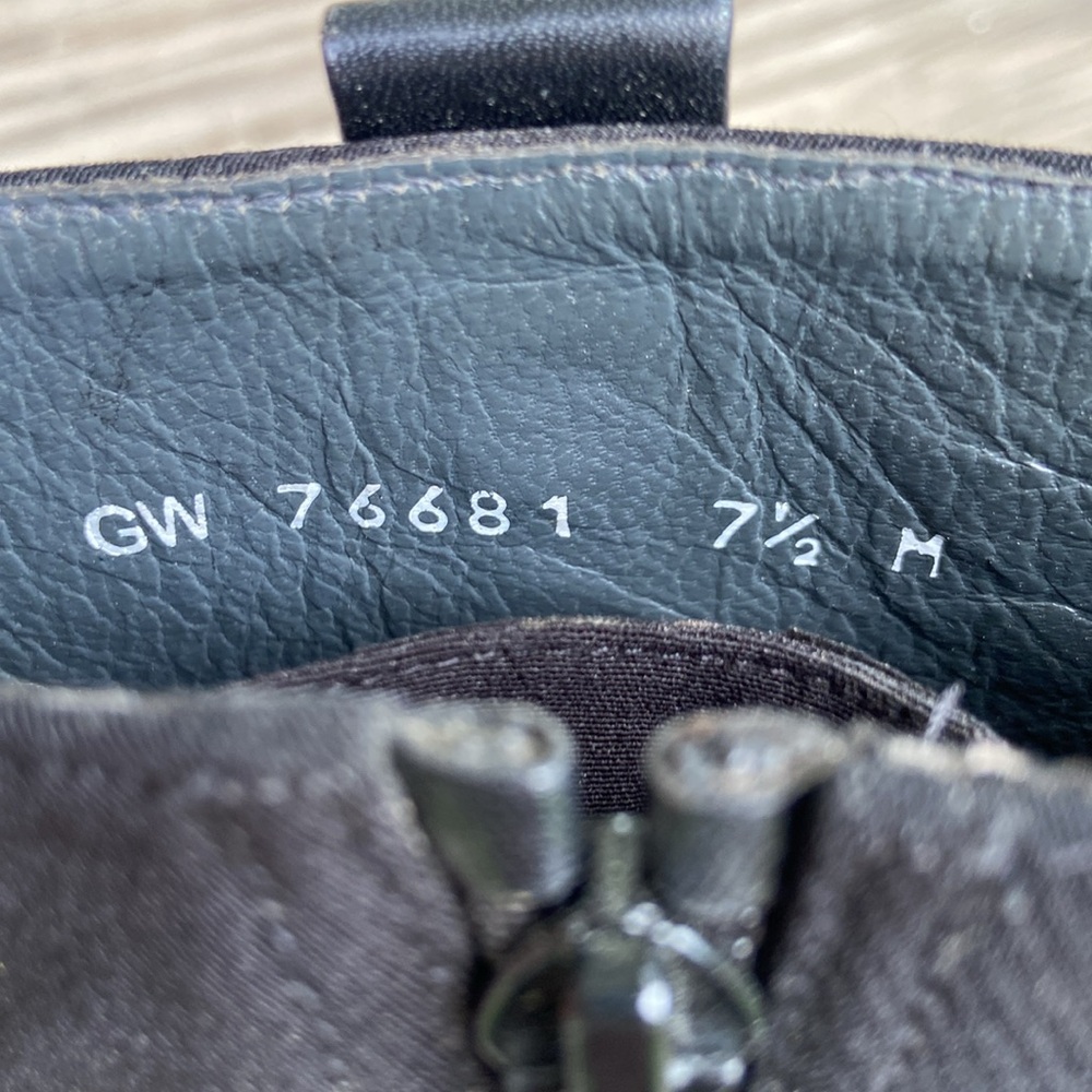 Stuart Weitzman Black GORE‑TEX Waterproof Square Toe Ankle Boot Women's Size 7.5 - Picture 6 of 14